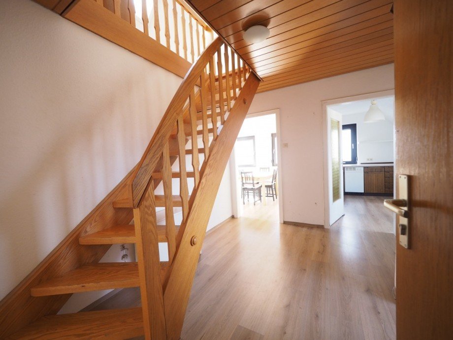 Treppe zum Dachgeschoss Doppelhaush�lfte Ulm