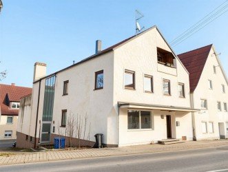 Hauptbild ++Langenau-Albeck++ Mehrfamilienhaus mit solider Basis und weiterem Wertsteigerungspotenzial