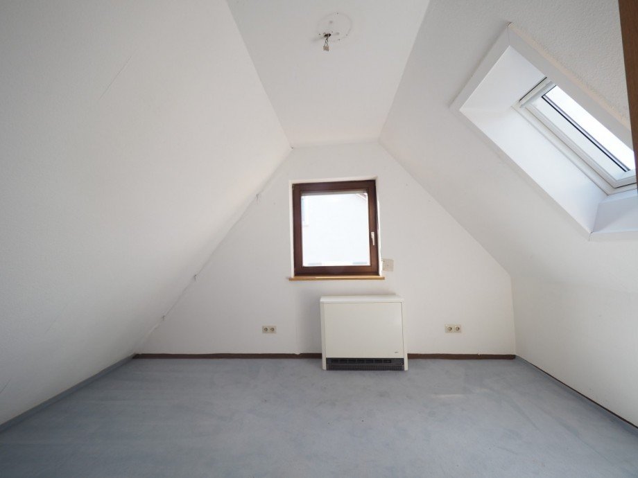 Zimmer 1 Dachgeschoss Doppelhaush�lfte Ulm