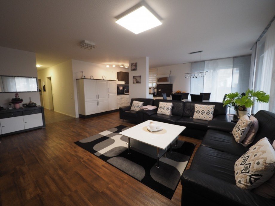 Wohnzimmer und K�che Etagenwohnung Blaubeuren