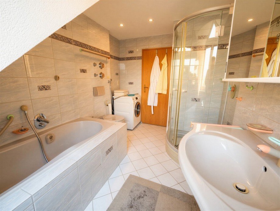 Badezimmer Dachgeschosswohnung Wei�enhorn