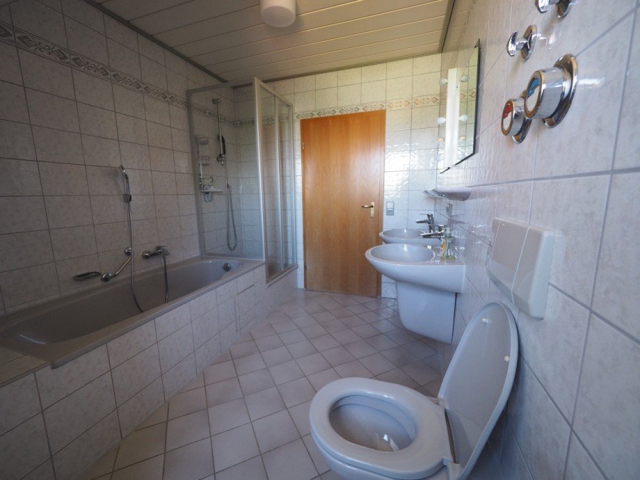 Badezimmer Dachgeschosswohnung Finningen