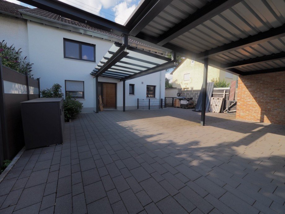 Hofeinfahrt Doppelhaush�lfte Pfaffenhofen an der Roth