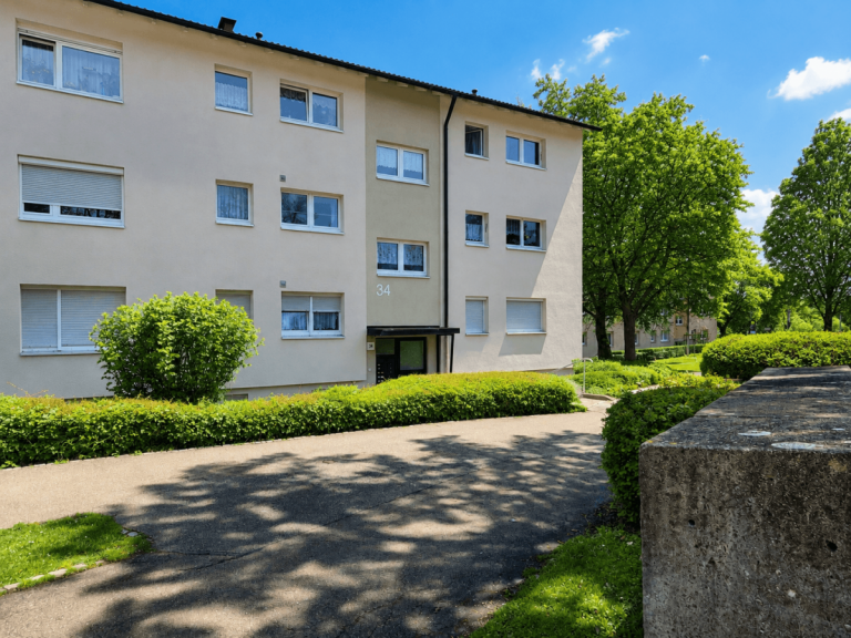 Au�enansicht Ulm Etagenwohnung ++GUT AUFGETEILT++3 Zimmer, S�dloggia & Weitblick - Wohnen mit Potenzial in Ulm-B�fingen